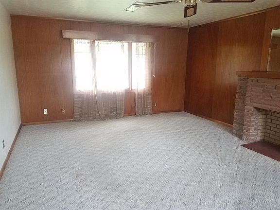 5th image of 810 W Carlton Ave