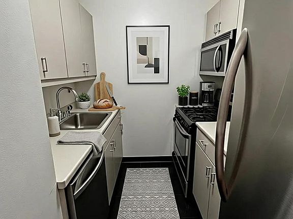 4th image of 43 W 61st St APT 22H