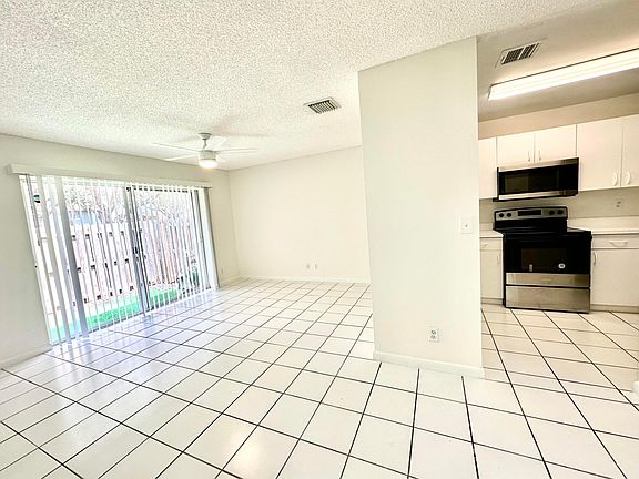 2nd image of 940 Cypress Way E