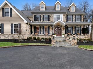 94 Autumn Woods Ln, Glen Mills, PA 19342