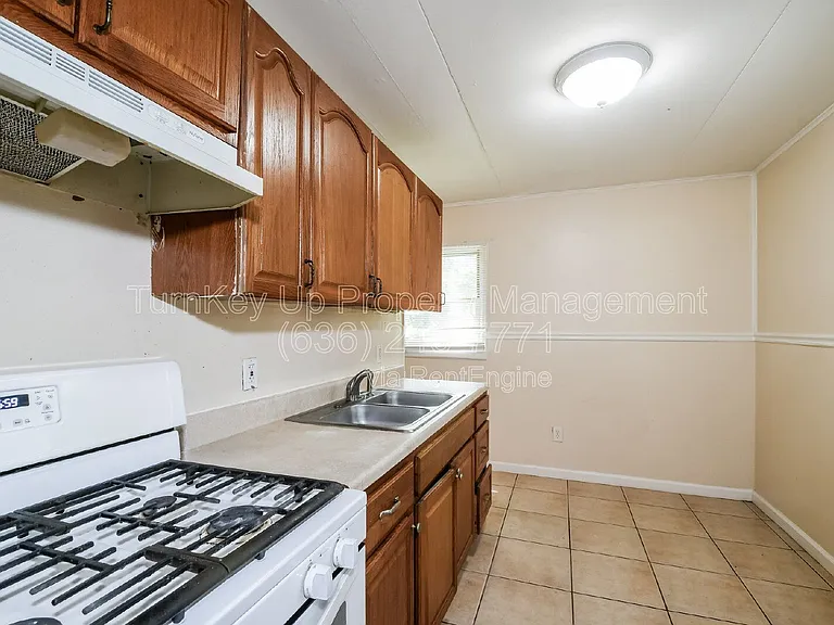 110 Paul Ave — Photo 6