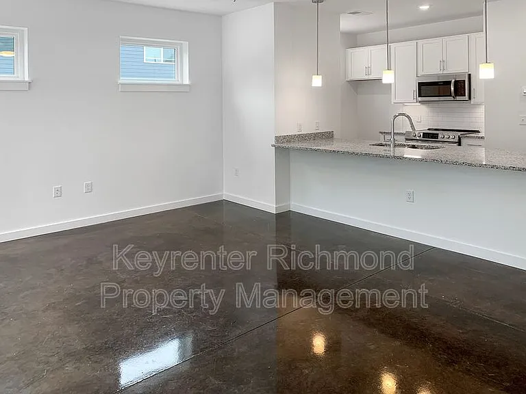 106 W 12th St #A — Photo 3