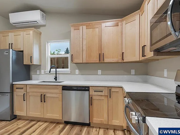 494 17th St SE — Photo 5