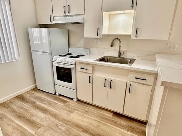 974 Thomas Ave #3 — Photo 4