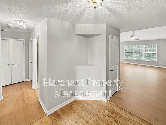 4th image of 776 Waterbrook Ln