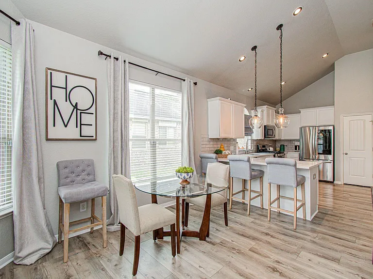 21379 Village Crossing Ln — Photo 4