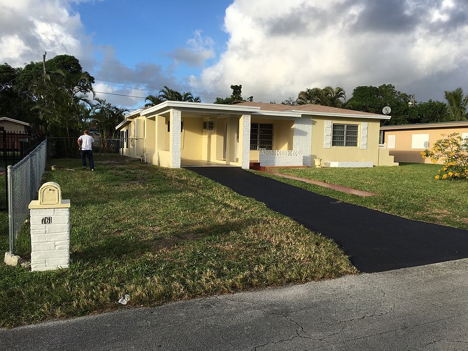 2nd image of 761 NE 165th St