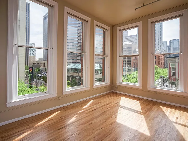 1555 California St #307 — Photo 1