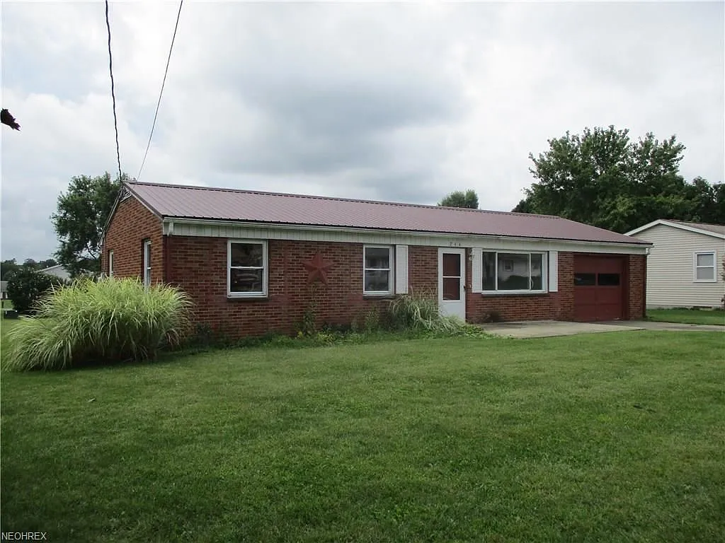 244 York Dr SE photo 1
