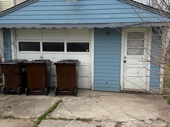 4th image of 250 S Leonard Ave