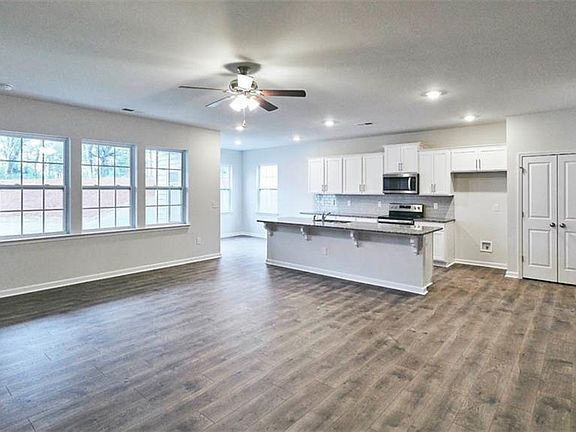 4th image of 2956 Burgess Dr