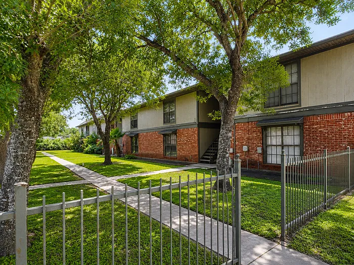 502 E Davis St #22