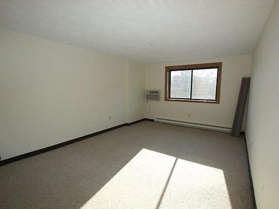 4th image of 67 Milliken Ave APT 16