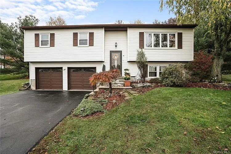 74 Woodland Rd photo 1