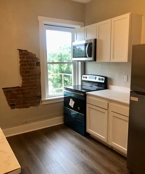 208 Spring St #7 — Photo 10