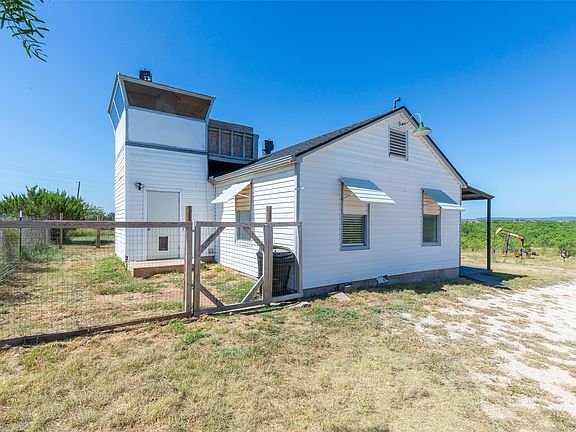 5th image of 901 Iberis Rd S