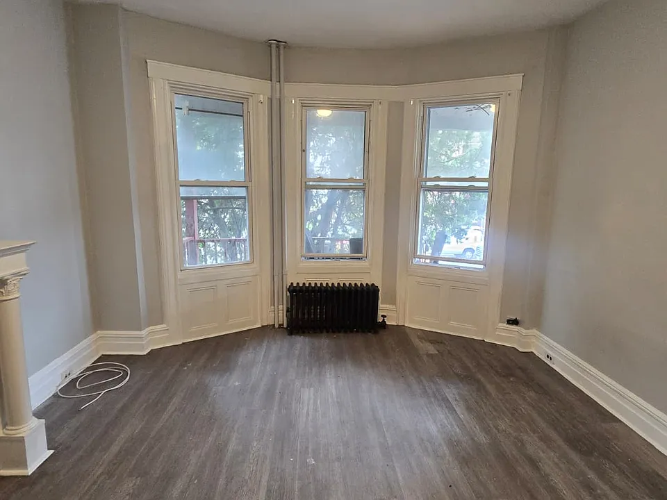 236 Danforth Ave #1