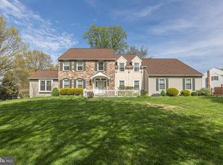 8 Mayflower Cir, Holland, PA