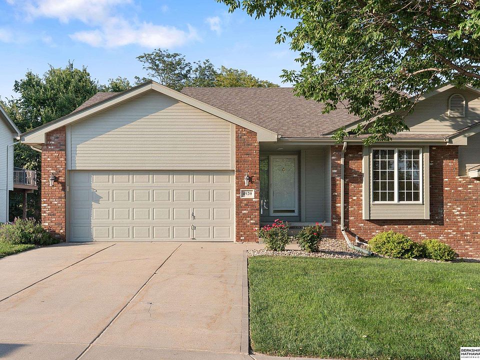 1st image of 4920 Lakeside Dr