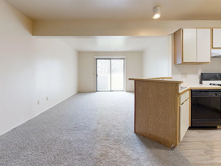Irish Hills Apartments — Photo 51