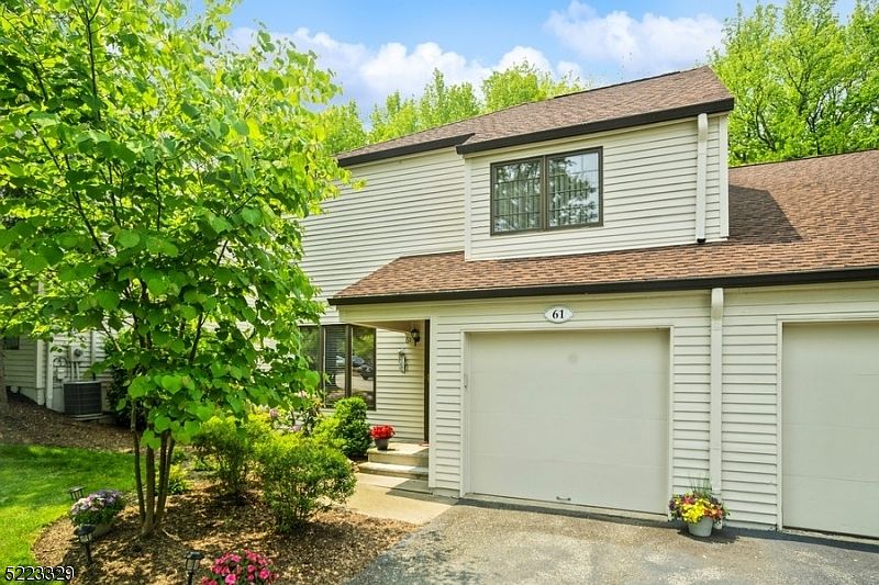 1st image of 61 Stonegate Dr