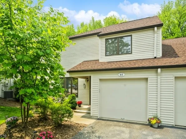 61 Stonegate Dr, Roseland Boro, NJ 07068