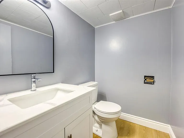 890 Hollands Ave — Photo 38