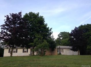 10653 Fieldcrest Dr, Brighton, MI 48116