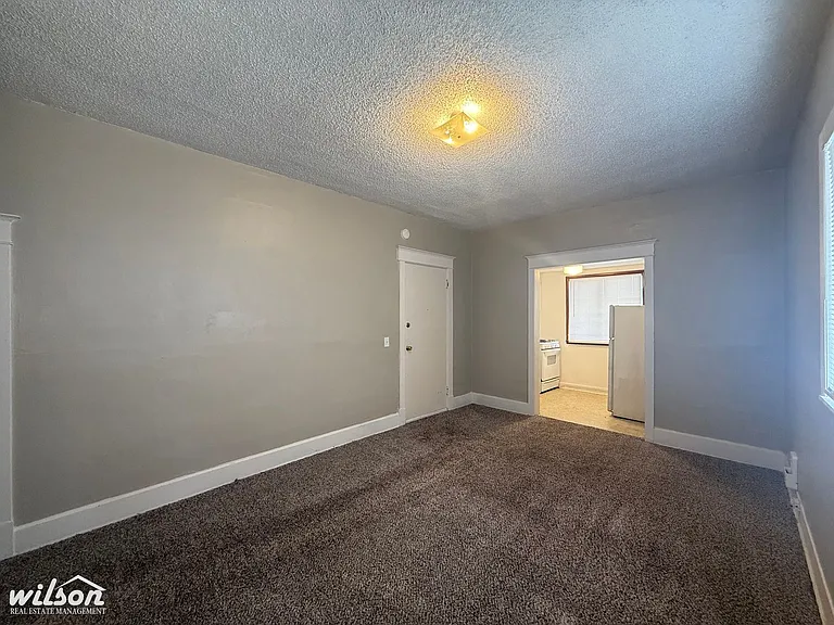 606 S 6th Ave — Photo 2