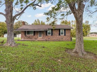 104 Lucas Rd, Cochran, GA 31014