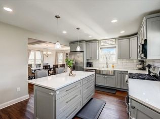 9154 N Pelham Pkwy, Bayside, WI 53217