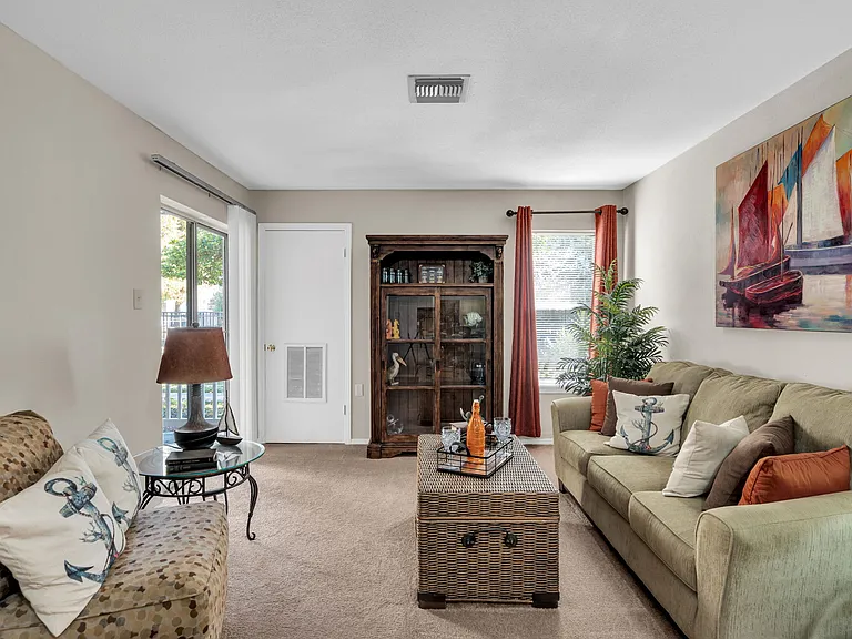 Sunlake Apartments — Photo 26