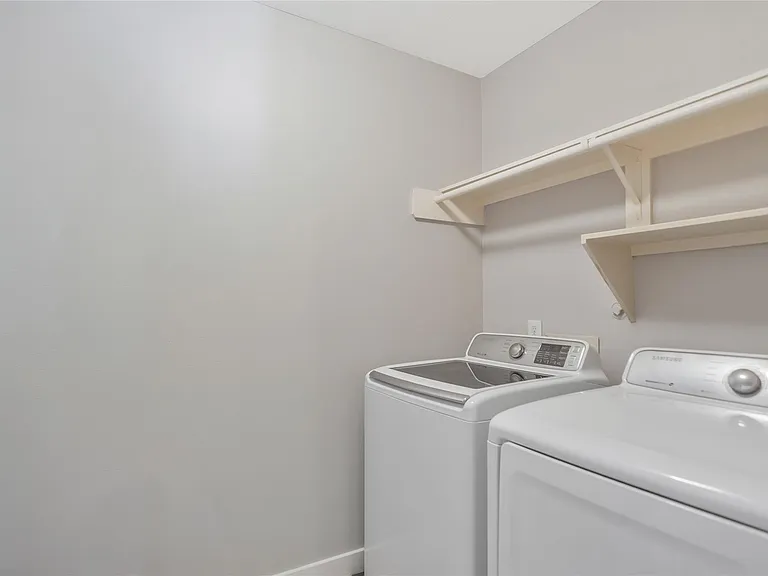 1207 Nagle St — Photo 26