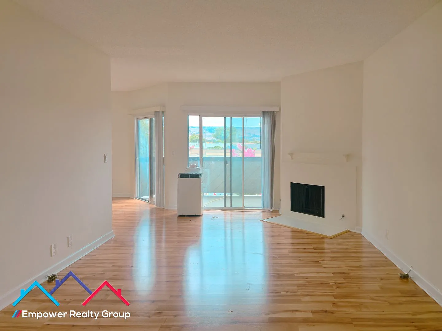 2 bedroom 2 bath Condo — Photo 3