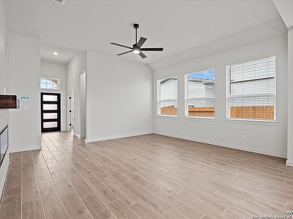 4th image of 2134 Shepards Street