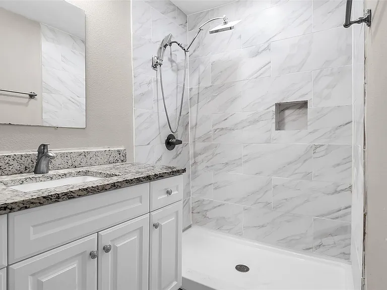220 W Murray St — Photo 6