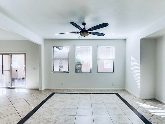 3rd image of 385 Botanic Gardens Dr