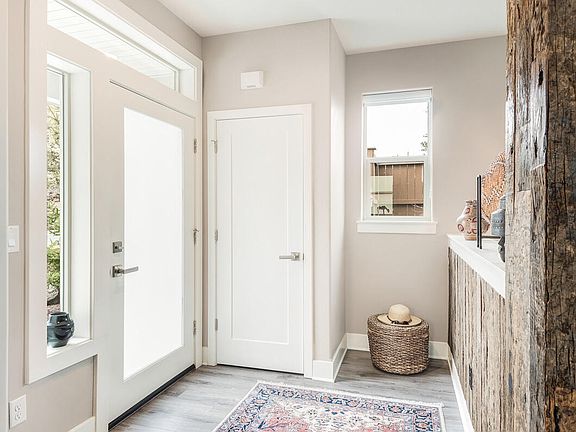 4th image of 20844 SE Sotra Loop