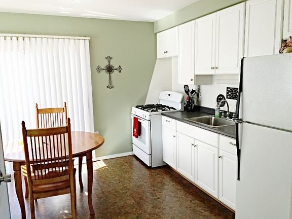 4th image of 42145 Stanberry Dr