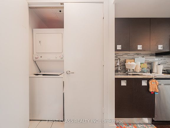 4th image of 33 Charles St E #1409