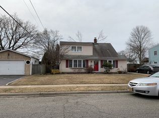 66 Sycamore Ln, Levittown, NY 11756