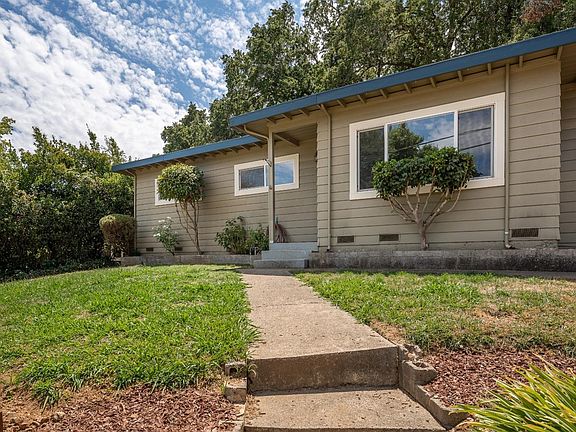 3rd image of 106 Canyon Dr