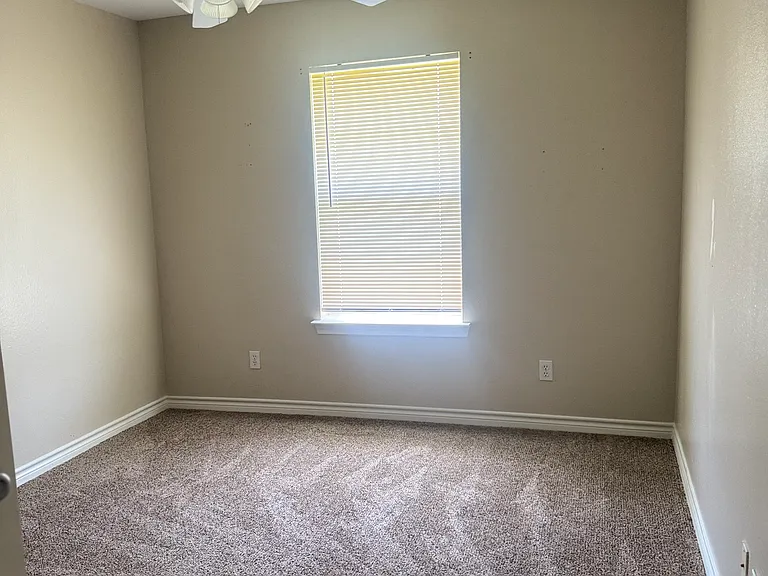 443 Green Acres Dr — Photo 6