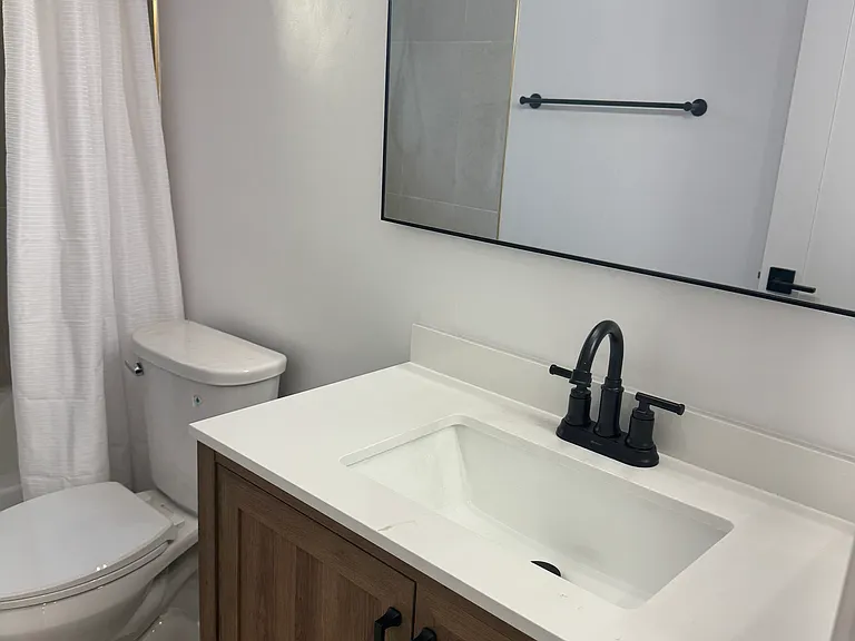 1042 S Shenandoah St #102 — Photo 14