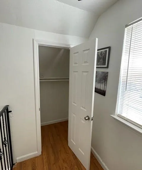 208 Medina St — Photo 15