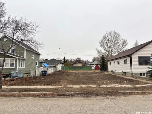 202 2nd Avenue E, Kindersley, SK S0L 1S0