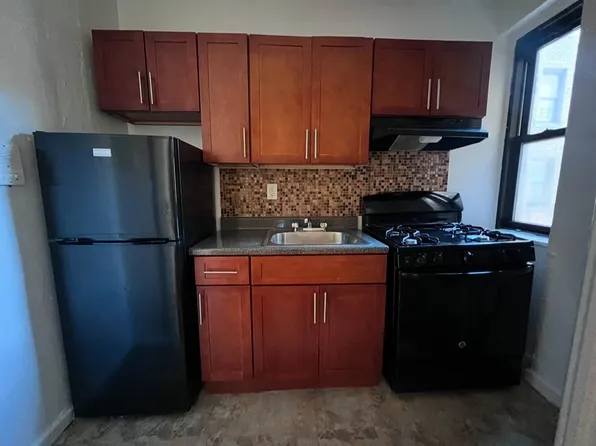 2165 Matthews Avenue image 3 of 6