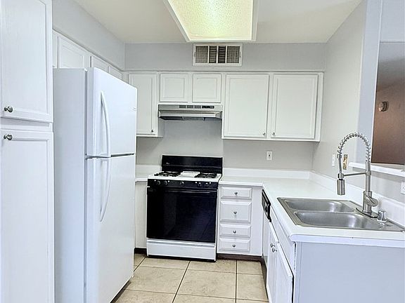 4th image of 3055 Key Largo Dr Unit 204