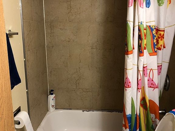 4th image of 7131 166th St APT 201