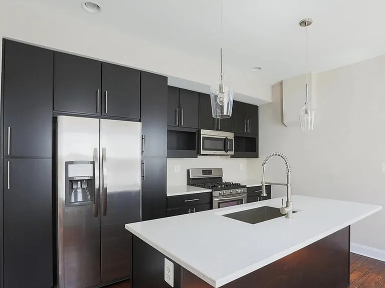 901 N Montford Ave — Photo 10